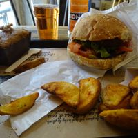 Tomato, basil and black olives in burger, with wedges, drink and carrot cake - meal deal at Hank Cuisine Végétale - Archives in Paris