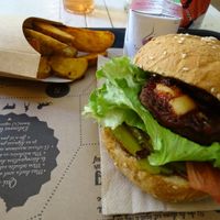 Smokey BBQ burger with wedges, drink and sorbet - meal deal at Hank Cuisine Végétale - Archives in Paris