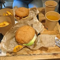 Burgers vegan at Hank Cuisine Végétale - Archives in Paris
