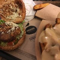 Cheesy fries and burger at Hank Cuisine Végétale - Archives in Paris