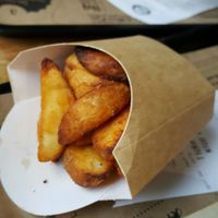 potato wedges at Hank Cuisine Végétale - Archives in Paris