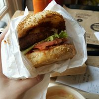 l'allume burger (bbq and peppers) at Hank Cuisine Végétale - Archives in Paris