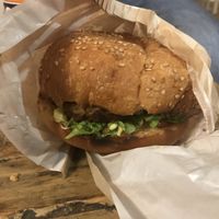 Hamburger at Hank Cuisine Végétale - Archives in Paris