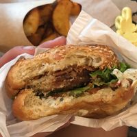 vegan burger at Hank Cuisine Végétale - Archives in Paris