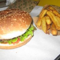 Burger and chips at Hank Cuisine Végétale - Archives in Paris