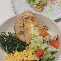 Tostada de tofuevo y tostada de aguacate at Let It Bloom in Valencia