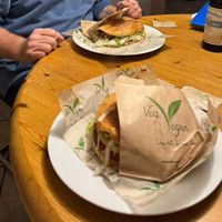 Erste Mal auswärts veganes Essen geholt. Super lecker    at Veis Vegan in Guetersloh