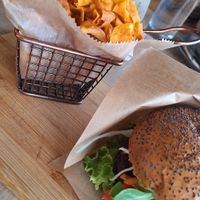 Vegan burger with sweet potato chips at Laganini in Cakovec