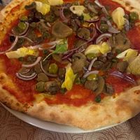 vegan pizza (without cheese) with our choice of toppings at Costabella in Selva Di Val Gardena
