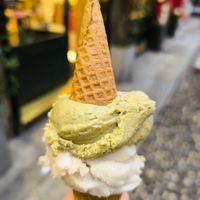 Pistachio and caramelised banana at Crema Alta Gelateria - Via Fiori Chiari in Milan