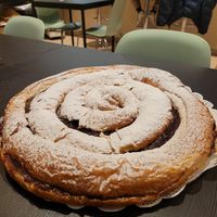Famosa ensaimada vegana rellena de chocolate #Veganuary at Tiraflecha in La Palma