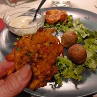Mini burger e polpette vegetali. at PeR Magnà in Frattuccia