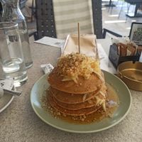 Pancakes mit Apfel und Nüssen at Caffe Bar YES in Pjescana Uvala
