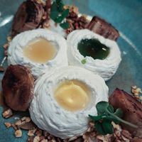 Spuma di cocco con salsicce agli agrumi con banana flambè e muesli at laska in Saint Pierre