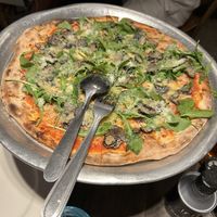 Vegatariche pizza met truffel  at La Crique in La Ciotat