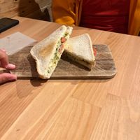 Toast con hummus pesto germogli e pomodori   at A Medusa Pub in Santiago De Compostela