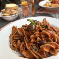 Fusilli al pomodoro con verdure spadellate e olive   at Miscusi  in Pavia