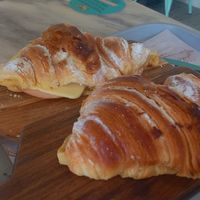 vegan ham & cheese (3,70€) and plain croissant (1,90€) at O Melhor Croissant da Minha Rua - Azeitao  in Azeitao