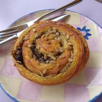 Brood met vegan kaas en pesto at Fiore Utrecht in Utrecht