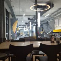 Blick von der Bar in die Halle at Boulderbar Hauptbahnhof in Vienna