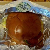 Smokehouse supreme et waffle fries at Dirty Vegan Burgers by Taster in Bagneux