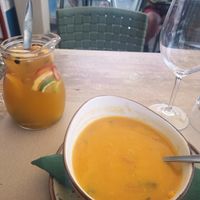 Adorei descobrir este sítio! Boas opções vegan. Tudo muito bem marcado. Não percam a sangria branca!:) at O Sorriso in Porto Covo