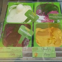4 choices at Gelateria la Vila in Mallorca