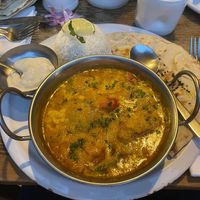 Curry di verdure, latte di cocco, pita e riso con salsa allo yogurt  at Calycanto in Santarcangelo Di Romagna