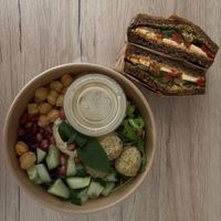 Grilled Veggie Stulle & Hummus Bowl at WIE - Haferkater - T1  in Schwechat