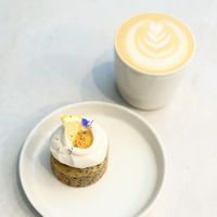 Veganer Kuchen und Cappuccino   at Apoteka - Coffee & Plants in Tubingen