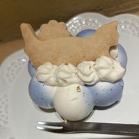 Vanilla mousse with cat shaped biscuit! ❤️  at Naki - vegan sweets in Osaka