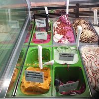 Helados veganos de color verde at Helados Elodia in Tomelloso