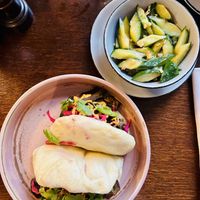 Bao Bun mit Gurkensalat, Erdnüsse  at Fredi in Winterthur