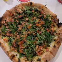 I personalized my pizza with the vegan base (pizza bread, vegan cheese and tomato sauce), potato, rucola, vegan pesto, lemon olive oil and fresh marinated tomato just for 12,90 € at Kesito Pizzeria in Gran Canaria