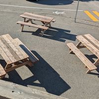 Terrasse (en plus de bancs) at Saison Deli in Rimouski