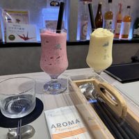 Strawberry and pineapple smoothies   at Vegan Cafe Tsukineko in Osaka