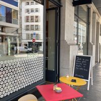 Exterior seating and entrance  at Corde Coffee  in Geneva