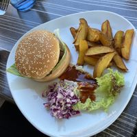 Cheeseburger mit Country Potatoes  at Gajas Welt in Kaisersbach-ebni