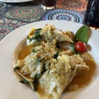 Bärlauchmaultaschen im Vordergrund, dahinter normale Maultaschen mit Gemüsefüllung  at Gajas Welt in Kaisersbach-ebni