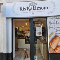 Entrance at Kiskalácsom in Budapest