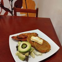 Cómo parte del menú cuando fui había hamburguesas de quinua, realmente ricas! at El Encuentro - Santa Catalina in Cusco