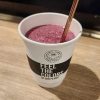 Berry oat smoothie at FARMERS' JUICE TOKYO in Tokyo