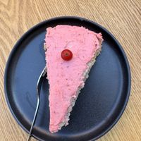 Veganer Himbeerkuchen  at Cross River Coffee Altstadt in Dresden