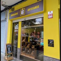 Outside at LORIS CHOCOLATES in Valencia