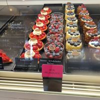 Vegane Desserts gekennzeichnet at Conditorei Schelbert AG Muotathal  in Muotathal