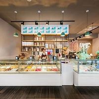 Ottimi gelati vegani e ottime brioche vegane con ampia selezione di marmellate e abbinamenti molto particolari  at 16 Gusti  in Varese