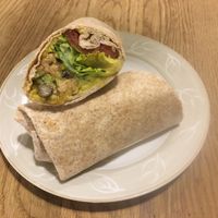 Ganzer Breakfast Burrito mit Tempeh, schwarzen Bohnen und veganem Eiersalat at Goodies Berlin - Globetrotter - Maybe closed in Berlin