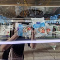 Maquina expendedora zona H de salidas at MAD - Máquina Expendedora - T4 in Madrid