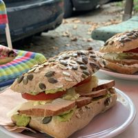 Brötchen mit Avocadocreme und Räuchertofu   at Sommerhaus KaffeeBar in Berlin