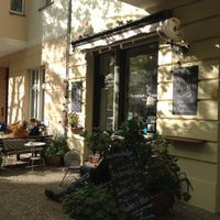 outside seating at Sommerhaus KaffeeBar in Berlin